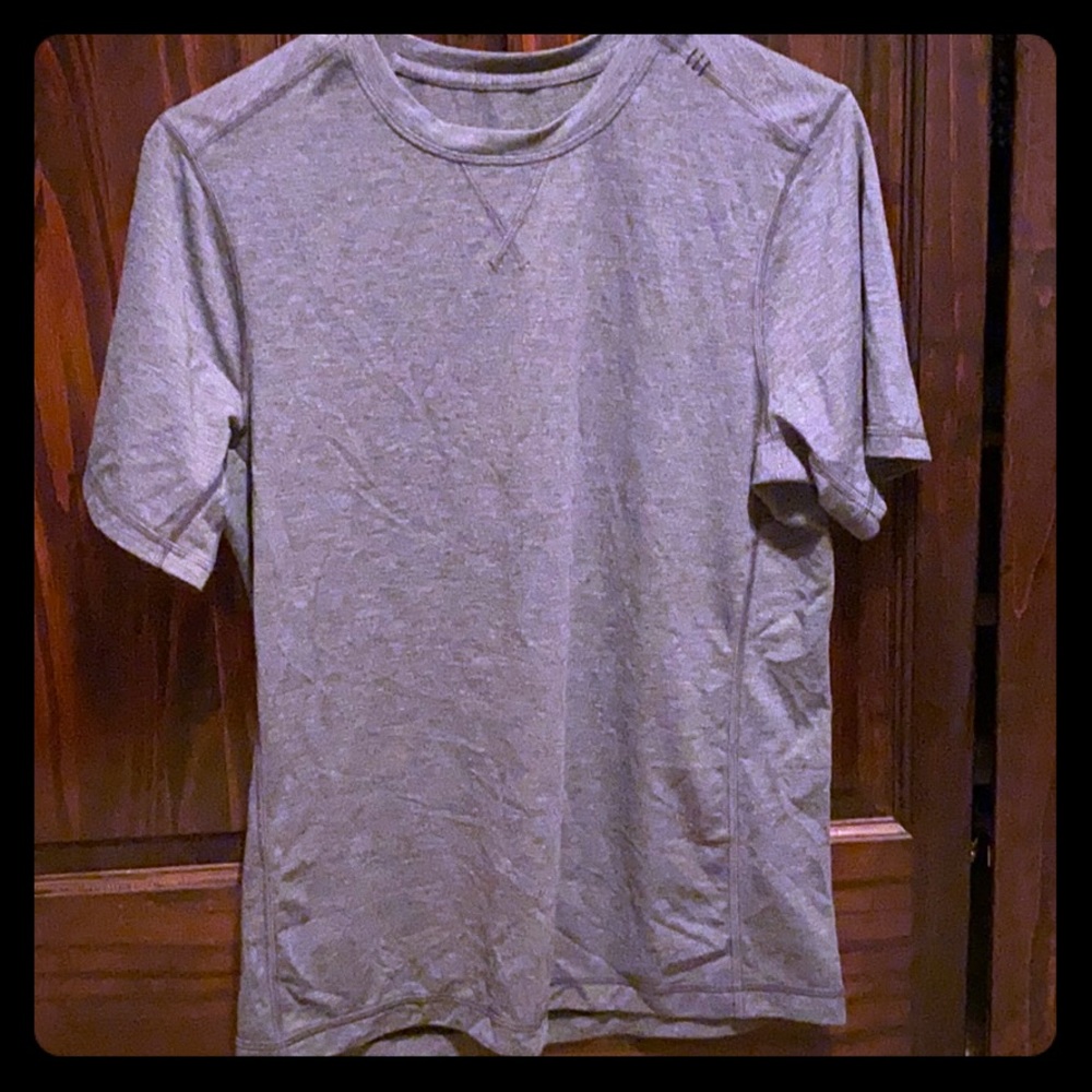 Men’s lululemon tshirt